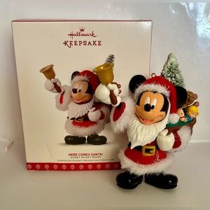 2017 Hallmark Keepsake Disney Mickey Mouse "Here Comes Santa!" Ornament